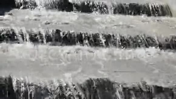水浇筑慢运动视频的预览图