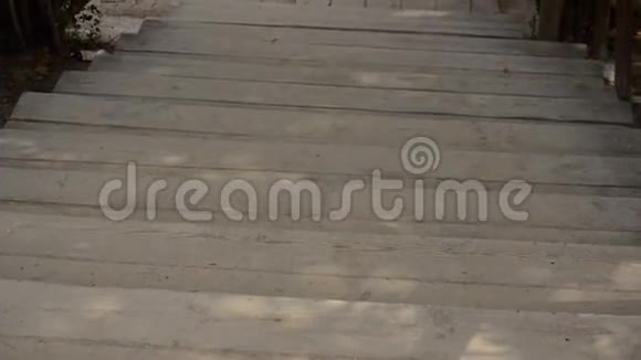 木制楼梯视频的预览图