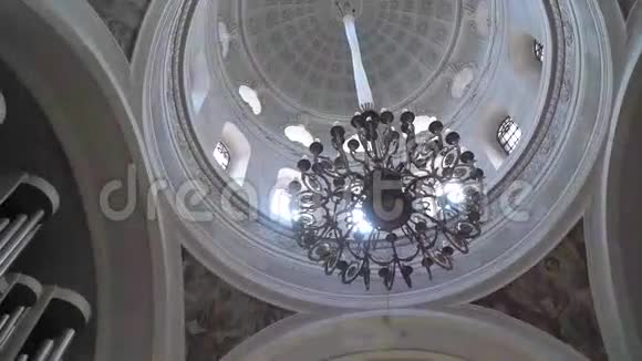 风琴厅的婚礼拱门视频的预览图