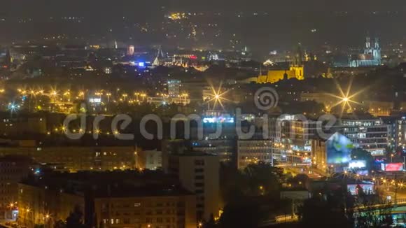 从山顶俯瞰布拉格之夜视频的预览图