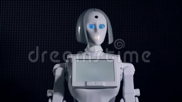 一个白色的机器人鞠躬致意视频的预览图