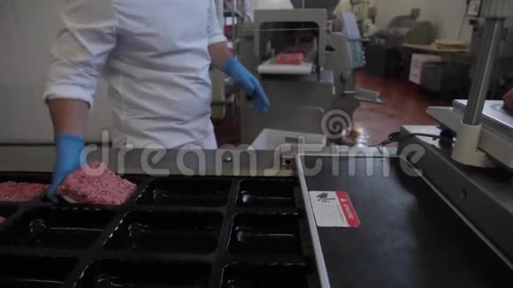 强制包装猪肉视频的预览图