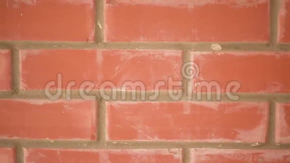红砖墙及摄像头移动视频的预览图