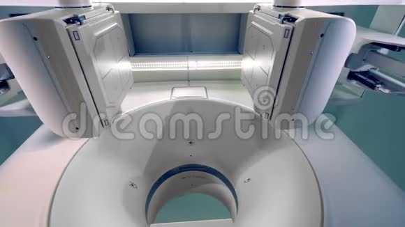 断层扫描面板移动关闭CTMRI扫描仪4k视频视频的预览图