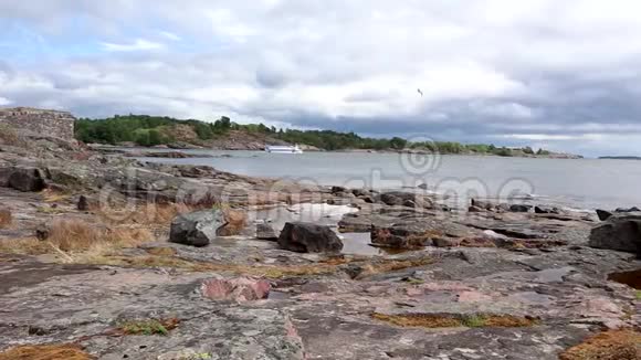 芬兰赫尔辛基苏门林那岛的洛基海岸视频的预览图