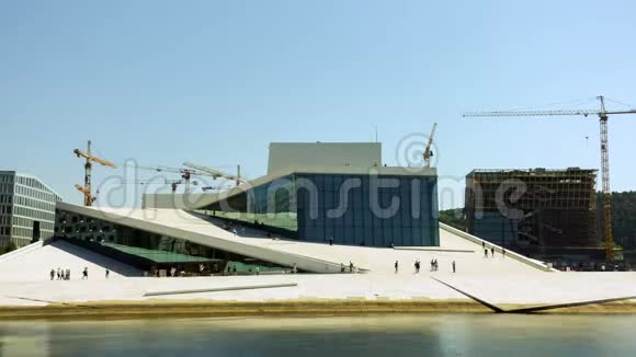 挪威夏季奥斯陆歌剧院的视频日光照射视频的预览图