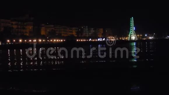 从圣特雷莎海滩欣赏萨尔诺长廊夜景视频的预览图