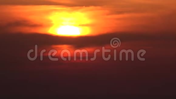 日落时分日出夏季日落的天景时间流逝视频的预览图