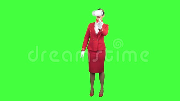 虚拟现实眼镜中的空姐绿色屏幕视频的预览图