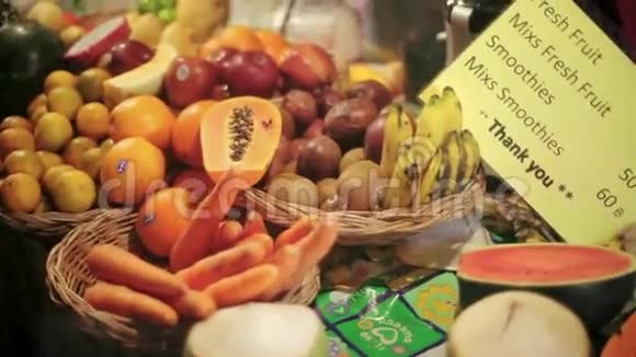 在泰国市场销售水果视频的预览图