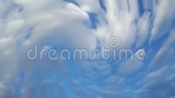 龙卷风风暴前的云的时间流逝视频的预览图