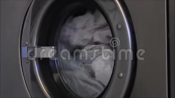 洗衣机洗衣店视频的预览图