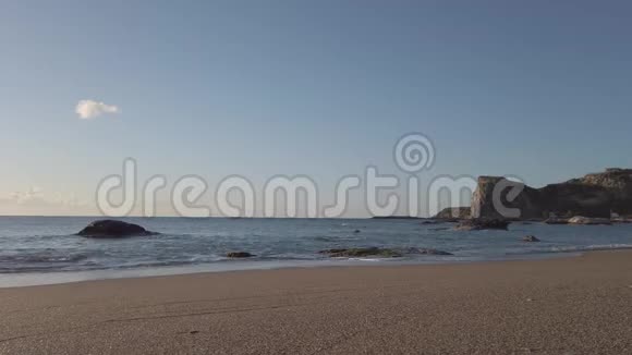 波在罗得的地中海沿岸视频的预览图