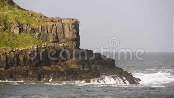 爱尔兰的岩石悬崖视频的预览图