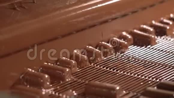 巧克力覆盖糖果特写视频的预览图