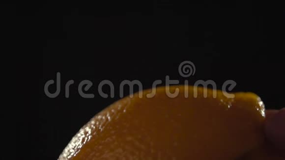 果皮与橘子果肉分离视频的预览图