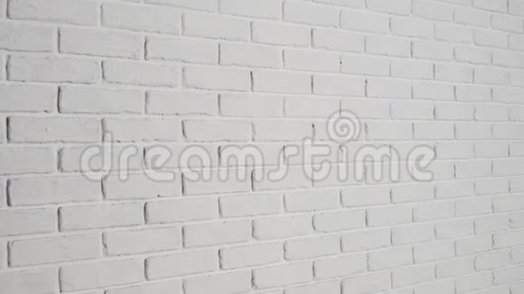 带角的白色砖墙视频的预览图