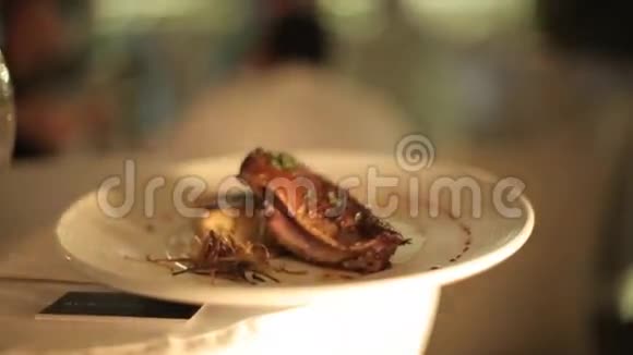 砂锅菜肴视频的预览图