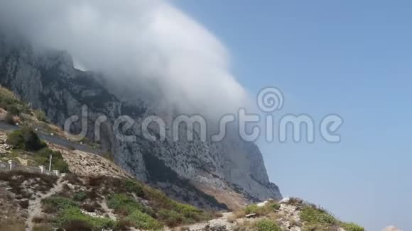 直布罗陀岩石上的云视频的预览图
