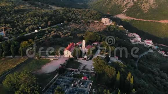 黑山古寺的鸟瞰图视频的预览图