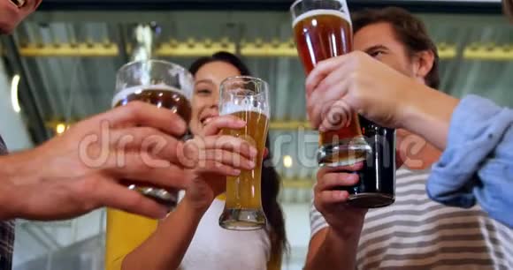 啤酒厂4k啤酒厂品尝啤酒视频的预览图