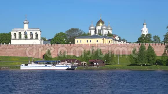 五月的阳光下看克里姆林宫的圆顶俄罗斯视频的预览图