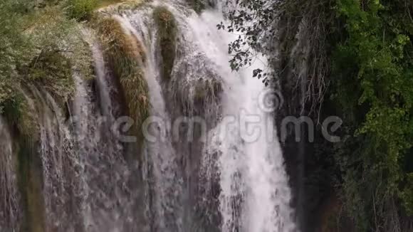 克鲁卡河瀑布在缓慢的运动视频的预览图