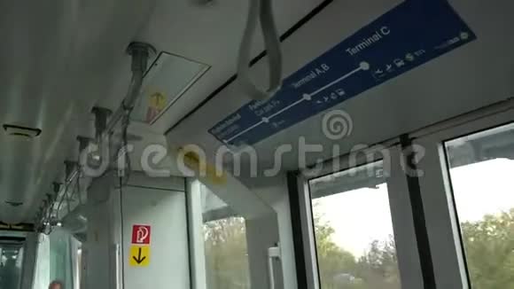 德国杜塞尔多夫机场DUS的空中列车从杜塞尔多夫机场的空中火车上观看空中列车在视频的预览图