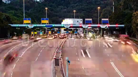 高速公路收费亭放大射击视频的预览图