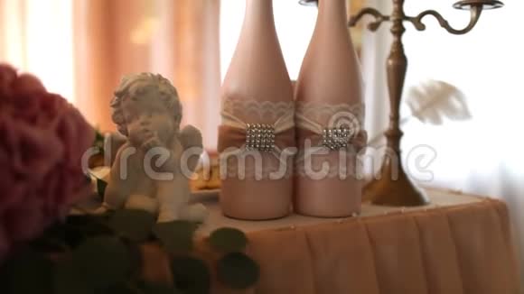 结婚瓶香槟粉视频的预览图