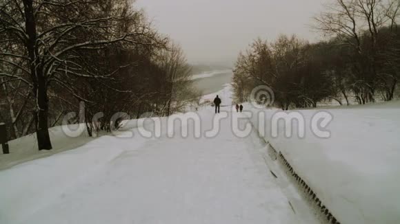 河路和雪视频的预览图