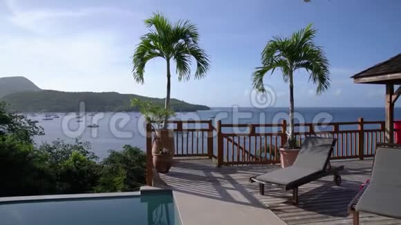 带露台的豪华别墅和带海景的无限泳池视频的预览图