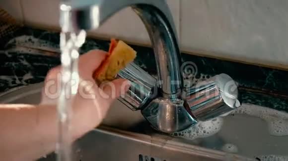 洗手厨房洗手池视频的预览图