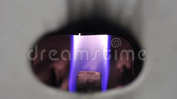煤气水锅炉蓝色火焰特写视频的预览图
