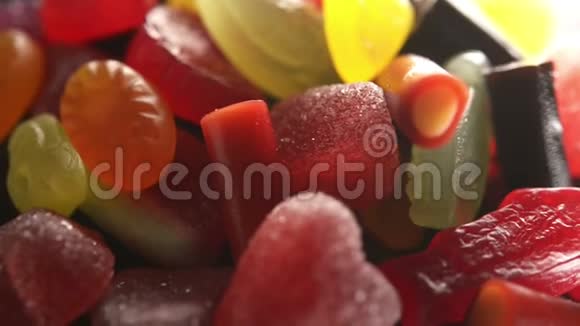 五颜六色的糖果特写视频的预览图