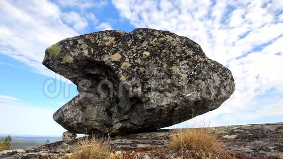 极北的西塔石靠近视频的预览图