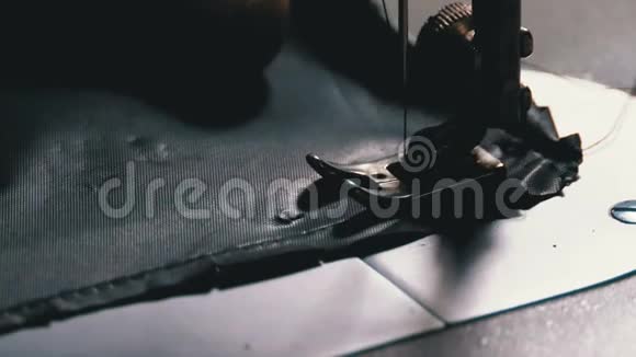 缝纫机针在运动中视频的预览图