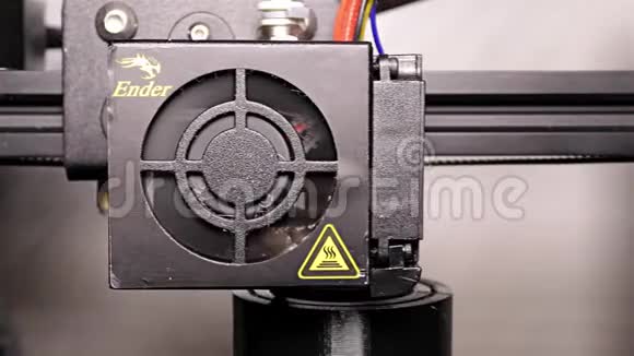 3D版印刷细节黑色3D版印刷件视频的预览图