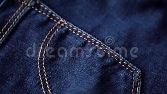 蓝色牛仔牛仔裤的质感牛仔裤的背景上景视频的预览图