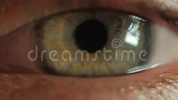 极端关闭人眼虹膜在4KUHD视频人眼虹膜收缩最接近了4KUHD2160p镜头视频的预览图