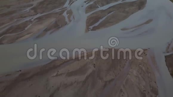 从三角洲到冰岛雪山倾斜视频的预览图
