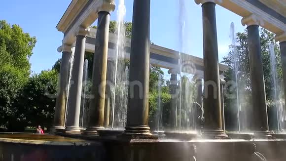 圣彼得堡瀑布喷泉视频的预览图