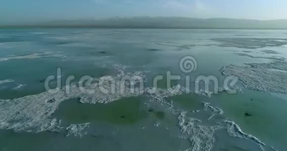 世界最令人惊奇的景点卡卡盐湖视频的预览图