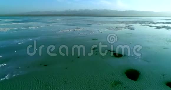 世界最令人惊奇的景点卡卡盐湖视频的预览图