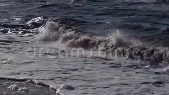 沙滩海滨海浪背景高清视频的预览图