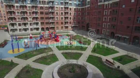 俄罗斯新公寓和未完工住宅综合体的空中拍摄视频的预览图
