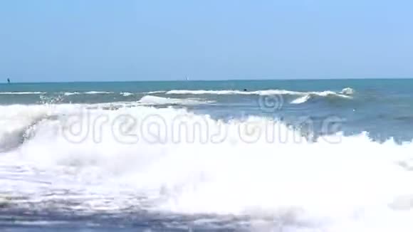 海风暴美丽浪潮视频的预览图
