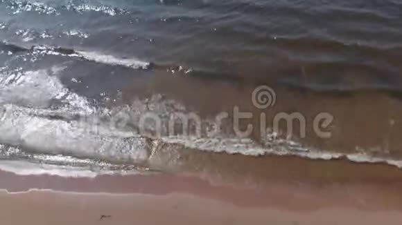 大海和海滩北海的海浪视频的预览图