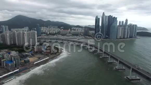 来自南韩釜山广加里金加里金加里金加里金加里大桥和明拉克港视频的预览图