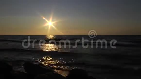 波罗的海日落的延时拍摄视频的预览图
